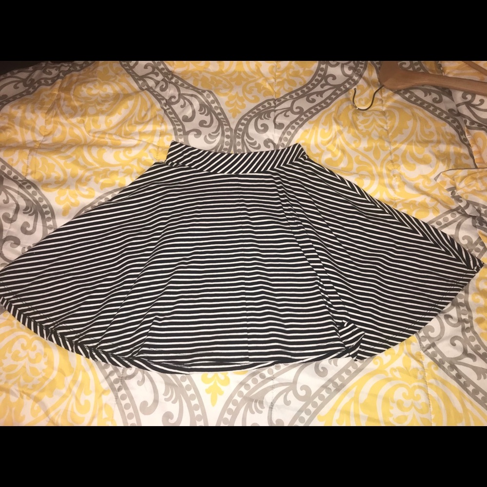 pretty black and white striped skirt